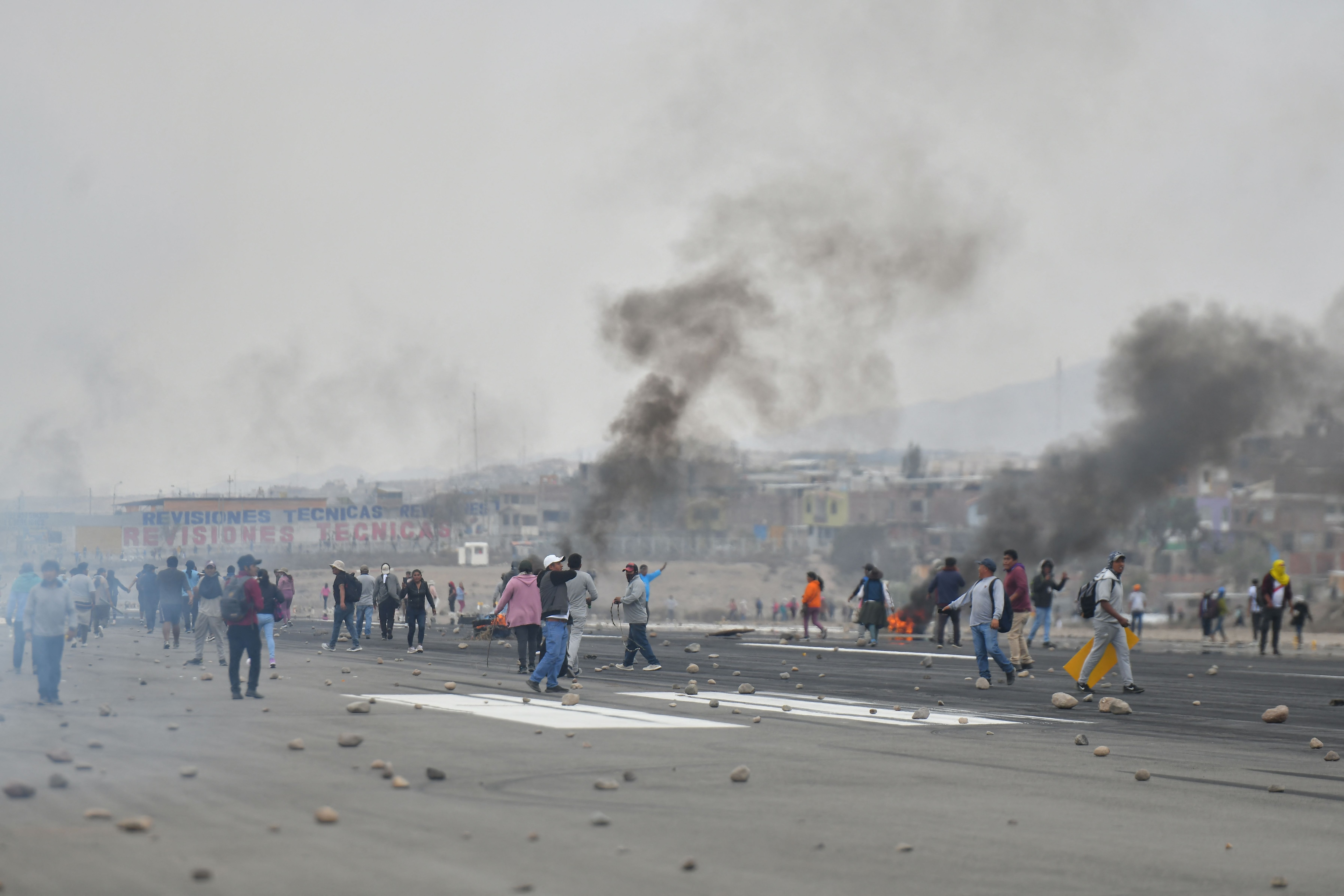Protestas en Arequipa por toma de aeropuerto y bloqueo de carreteras