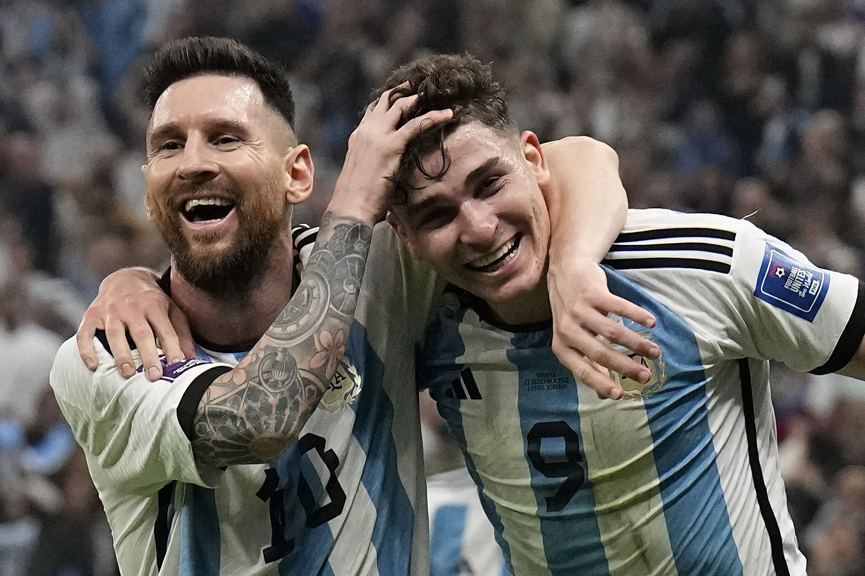 Messi y Julián Álvarez, la alegría de los jugadores argentinos. (AP Foto/Martin Meissner)