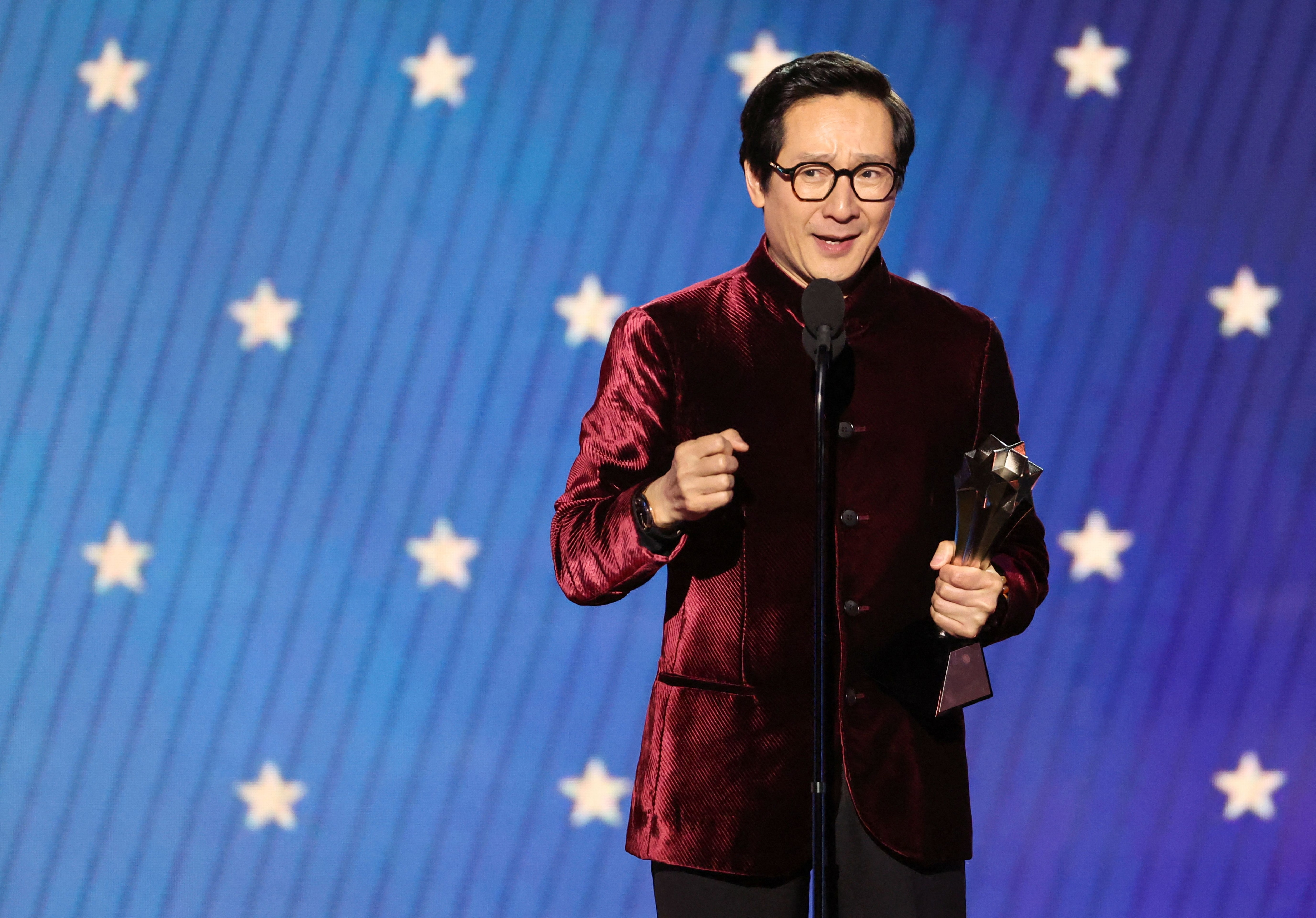 Ke Huy Quan ganó el galardón por "Everything Everywhere All at Once" (REUTERS/Mario Anzuoni)