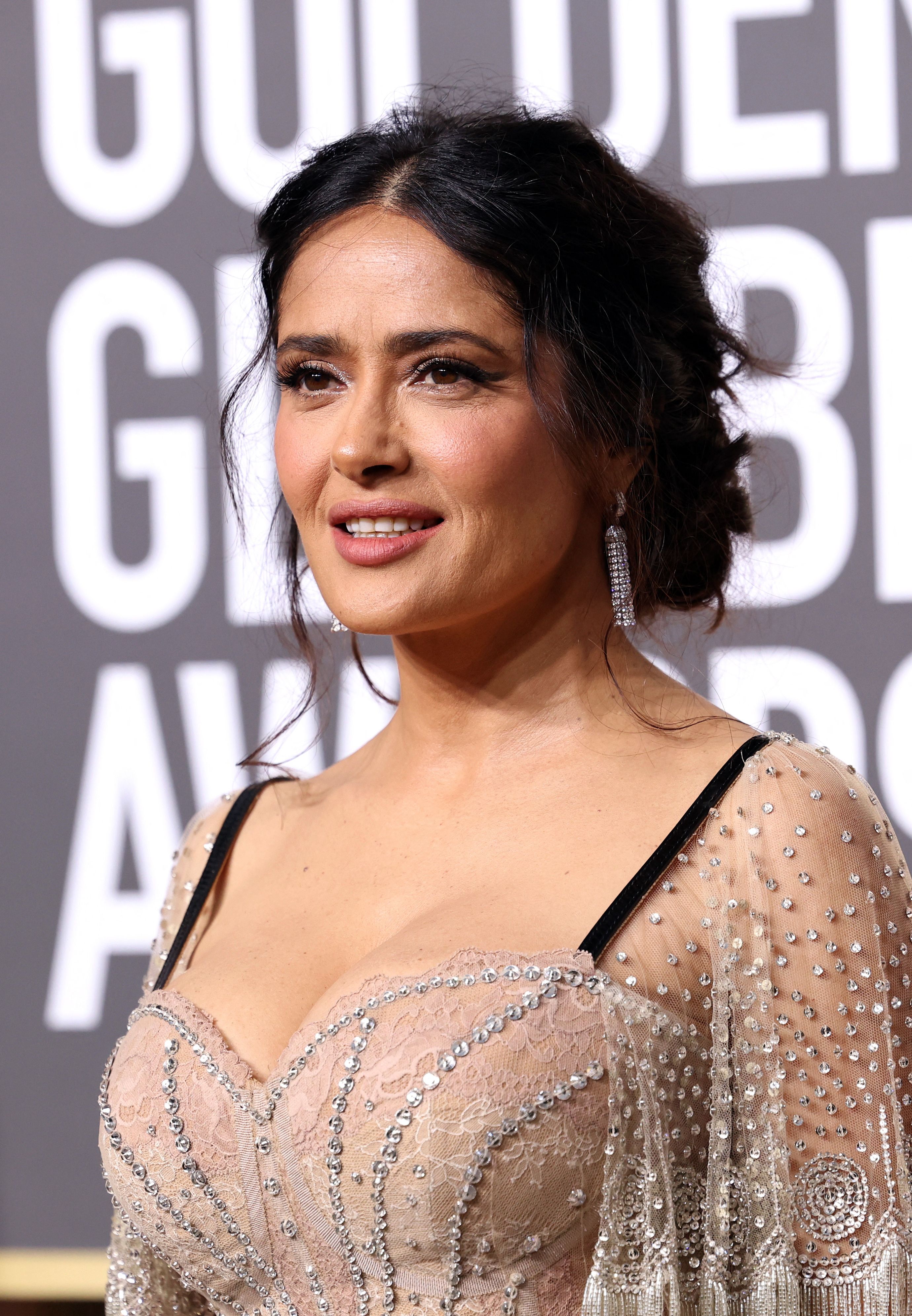 Salma Hayek presentará una categoría de los Globos de Oro 2023 REUTERS/Mario Anzuoni