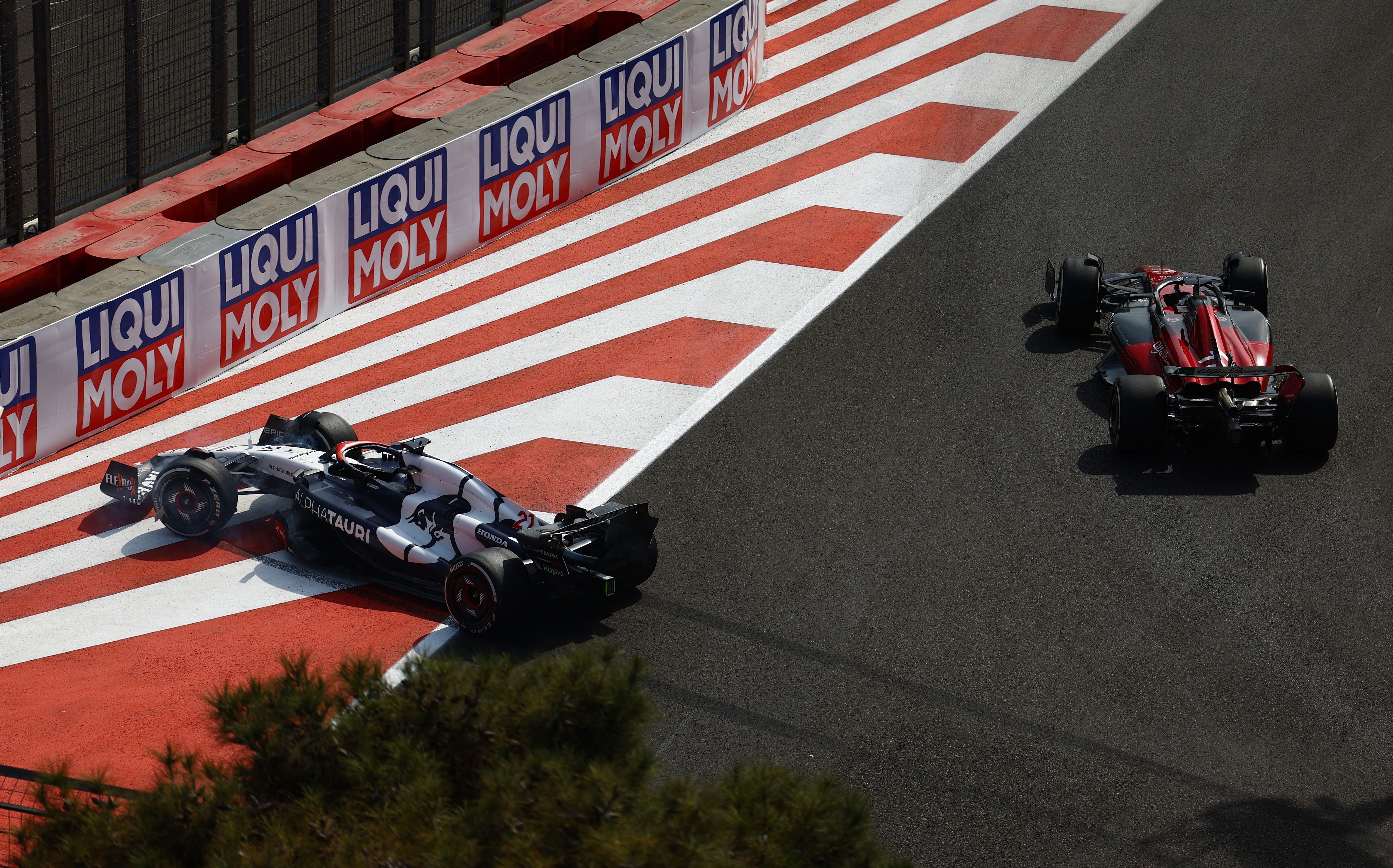 Formula One F1 - Azerbaijan Grand Prix - Baku City Circuit, Baku, Azerbaijan - April 30, 2023 AlphaTauri's Nyck de Vries after crashing out of the race REUTERS/Lisi Niesner