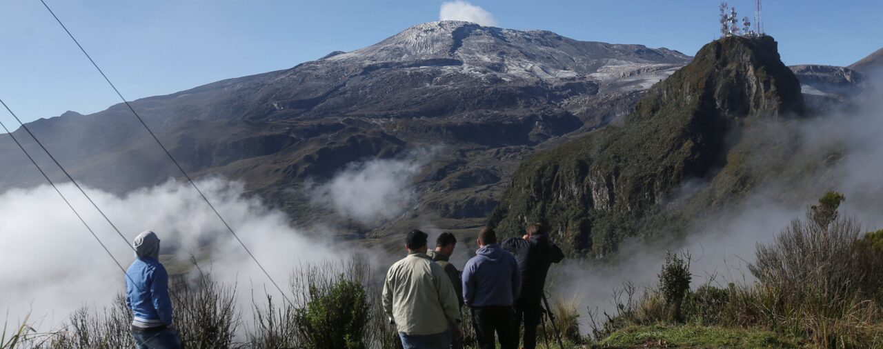 El Servicio Geológico Colombiano aclaró que sus funcionarios no están en la zona de amenaza alta del Nevado del Ruiz