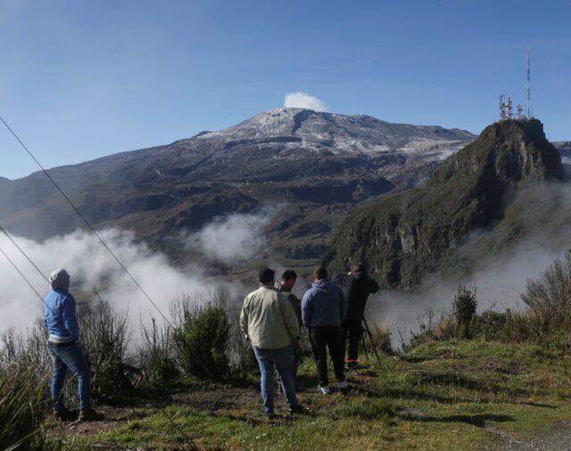 El Servicio Geológico Colombiano aclaró que sus funcionarios no están en la zona de amenaza alta del Nevado del Ruiz