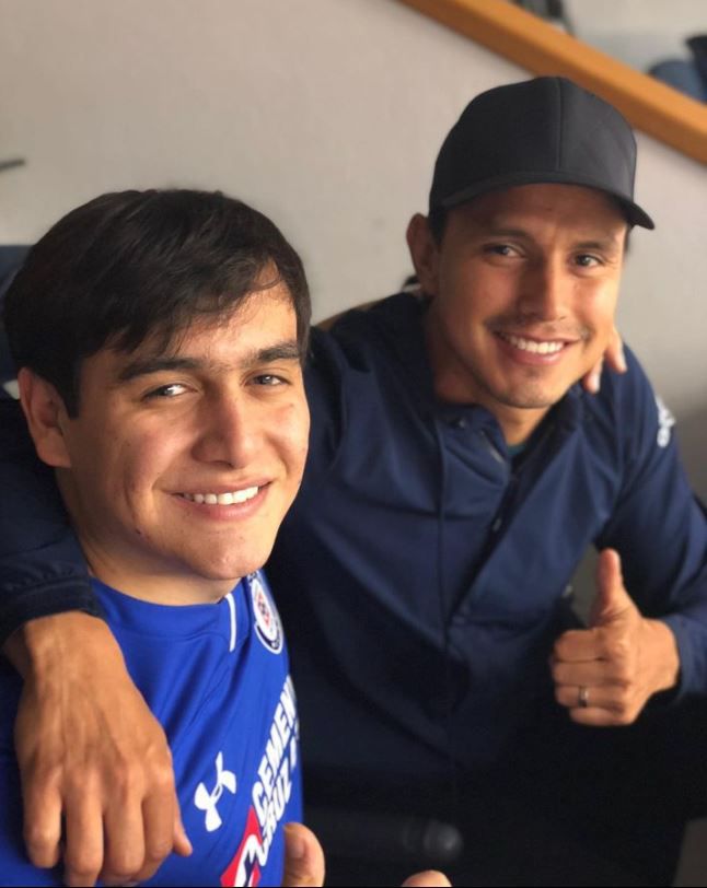 Julián Figueroa y Jerry Flores compartían una gran afición por el fútbol
(Foto: Instagram/@afición)