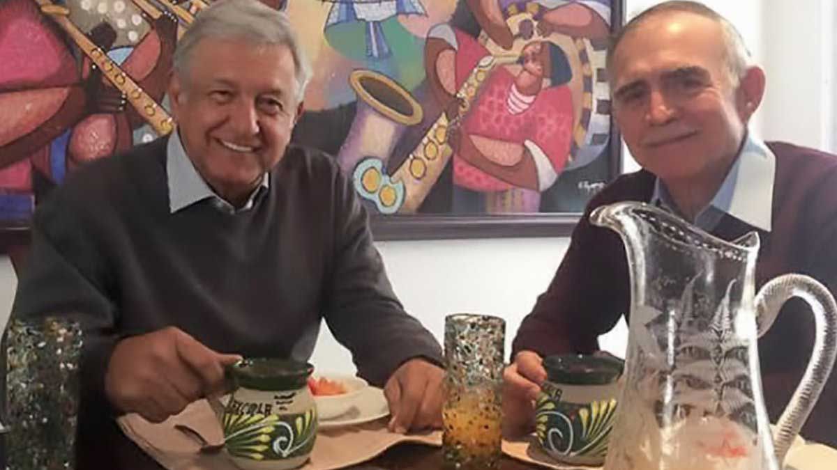 AMLO: Romo seguirá como enlace y desaparecerá la oficina de la Presidencia