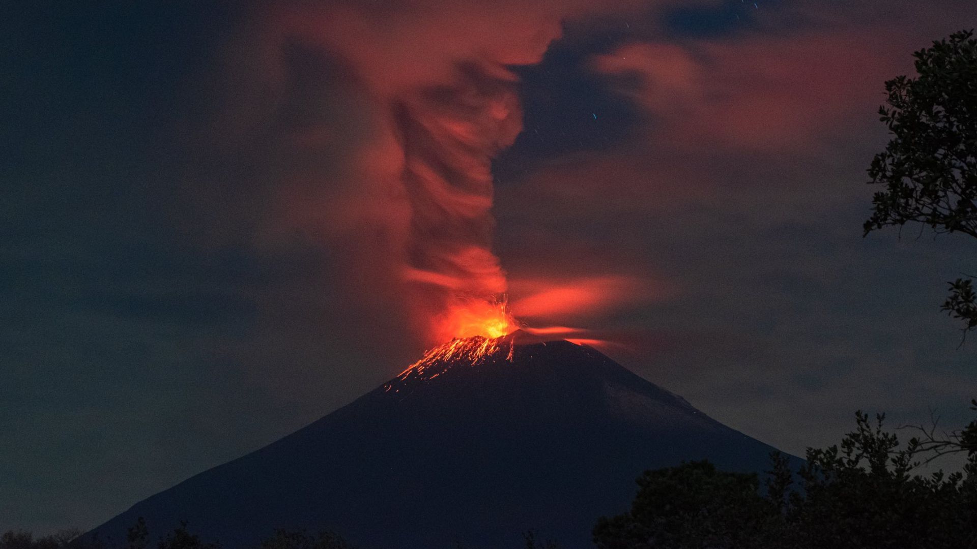 Por la actividad del volcán Popocatépetl, autoridades revisaron las vías de evacuación para la población (Twitter/@dannychazari)