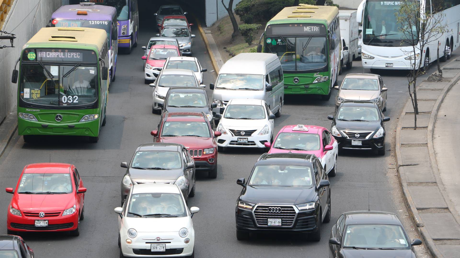 La aplicación del programa Hoy No Circulaes diferentetodos los días. (Foto: Cuartoscuro)