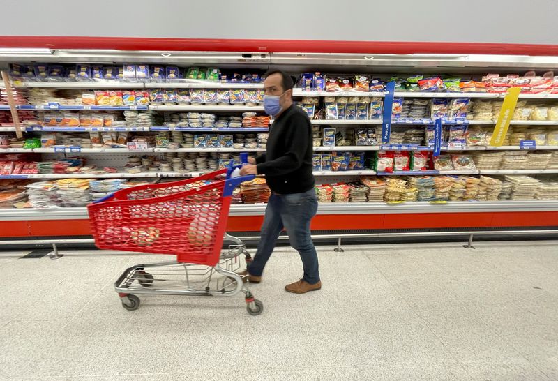 Argentina atraviesa el período de mayor inflación en más de 30 años (REUTERS/Agustin Marcarian)