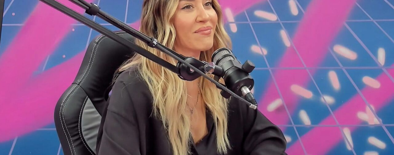 La reacción de Jimena Barón al ver una foto suya casi desnuda en una charla viral