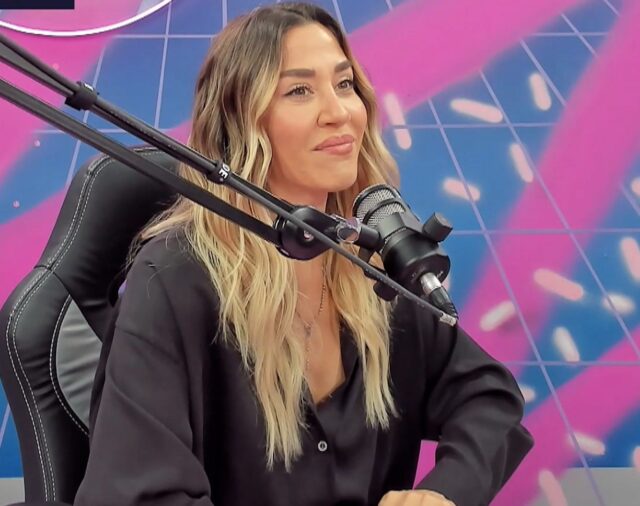 La reacción de Jimena Barón al ver una foto suya casi desnuda en una charla viral