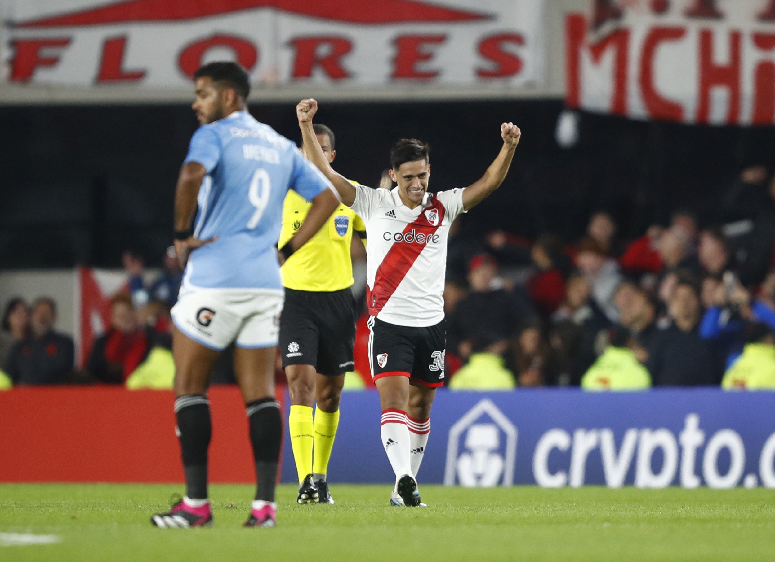 En el primer choque, fue victoria 4-2 del Millonario con un futbolista menos gran parte del partido (Foto: Reuters)