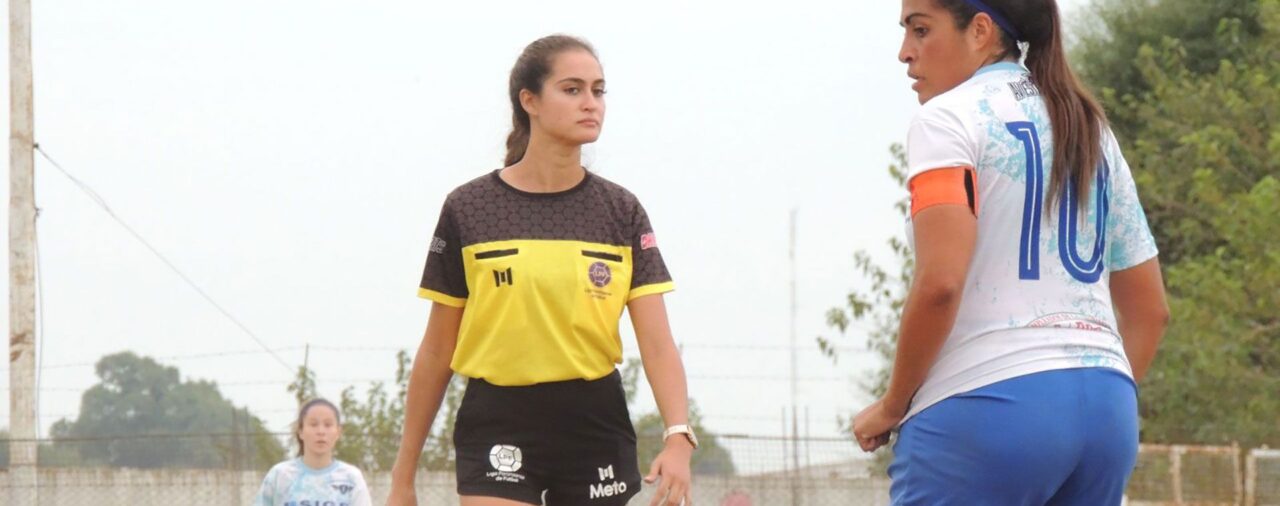 Una árbitra del fútbol entrerriano denunció por abuso a un superior