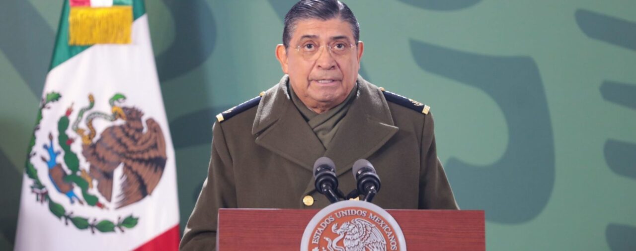 Viajes, hoteles y restaurantes: los lujos que Luis Cresencio Sandoval no supo explicar