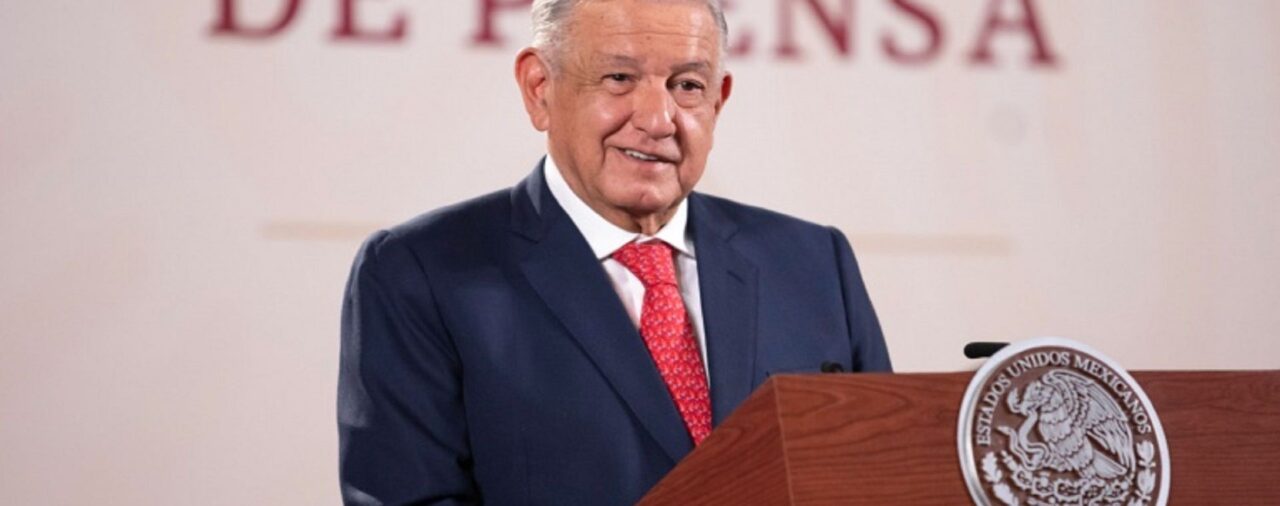 AMLO felicitó a los padres mexicanos en su día; en redes seguidores lo llaman “el papá de la transformación”