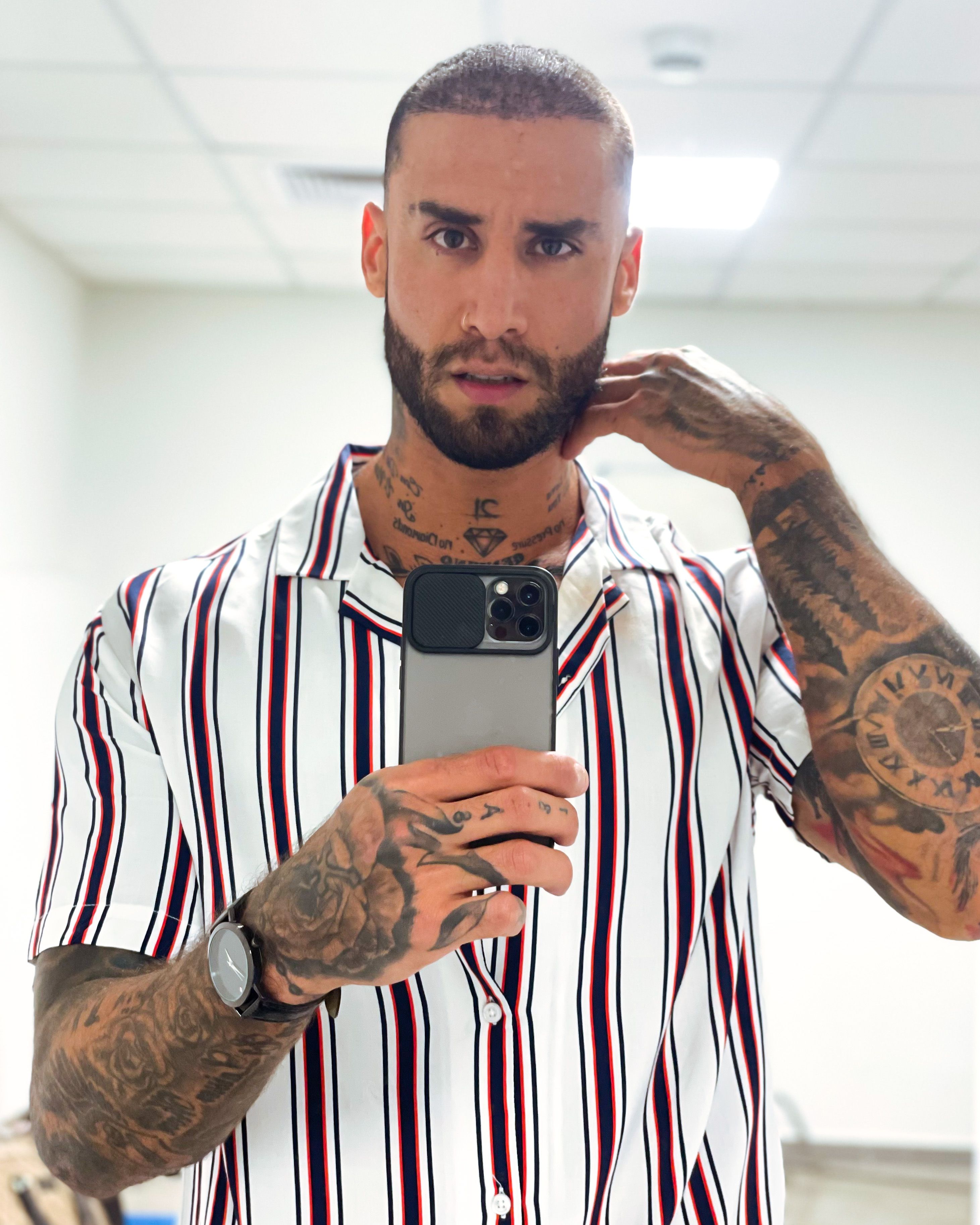 Jota Benz, conocido como 'El Lobo', en EEG, ha formado parte de los principales realities de competencia del país.