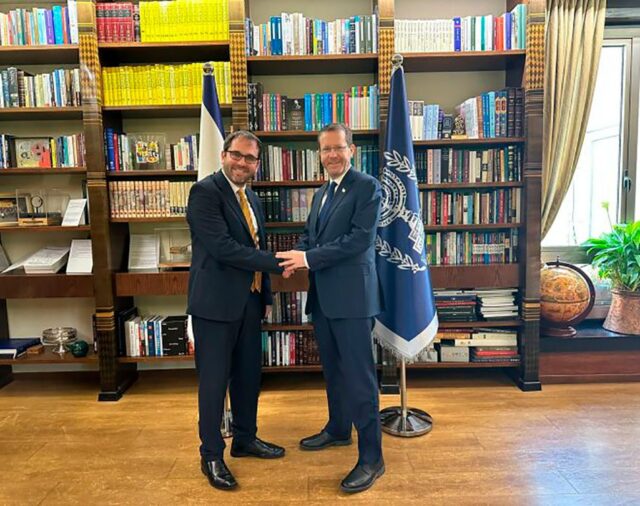 El titular de la AMIA fue recibido por Isaac Herzog, el presidente de Israel