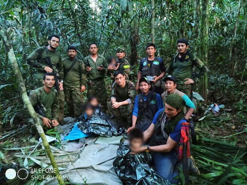 Los cuatro niños indígenas fueron encontrados por las Fuerzas Militares el nueve de junio. Ahora se encuentran fuera de peligro. Foto: Fuerzas Militares de Colombia/via REUTERS