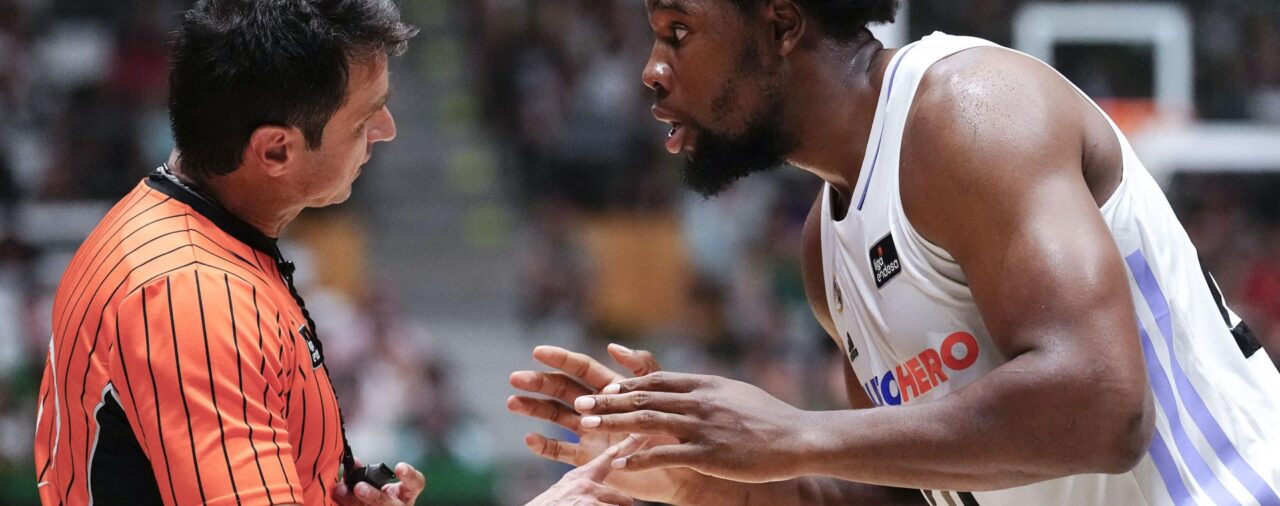 Gritos de “asesino, asesino” a Yabusele por parte de la afición del Joventut durante el partido contra el Real Madrid