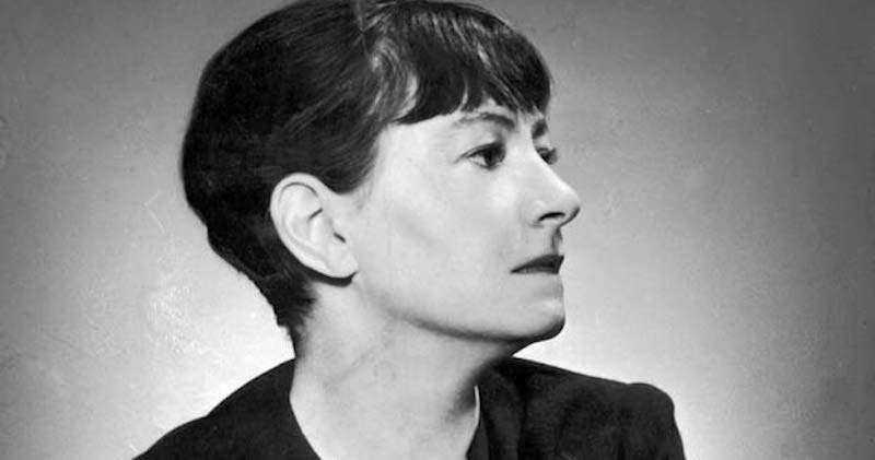 “Lo primero que hago por las mañanas es lavarme los dientes y afilar la lengua”: la brillante pluma de la versátil escritora estadounidense Dorothy Parker