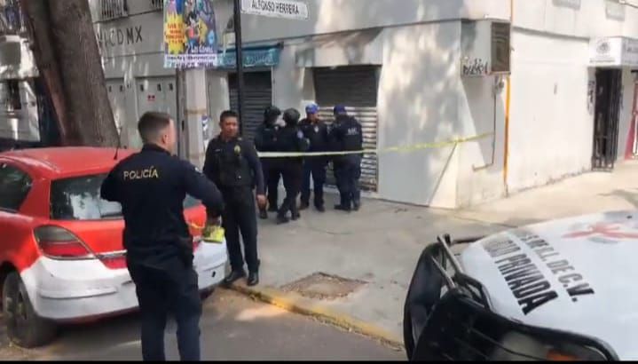 Cinco delincuentes armados logran escapar en motocicletas tras asaltar a custodios de una empresa de traslado de valores en la Cuauhtémoc