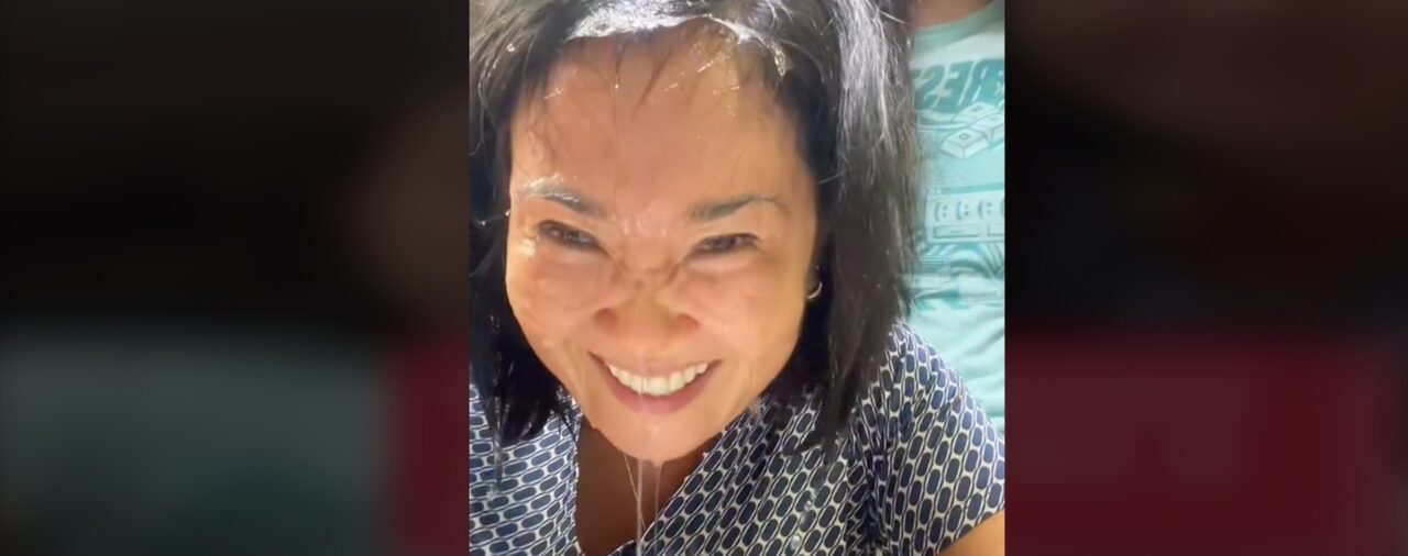 Keiko Fujimori hunde su rostro en olla con agua por reto de TikTok que realizó con su hija Kyara Villanela