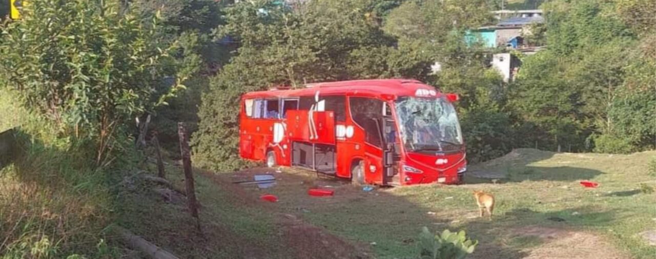 Reportan 18 lesionados tras accidente de autobús en Hidalgo; pasajeros provenían de EEUU y CDMX