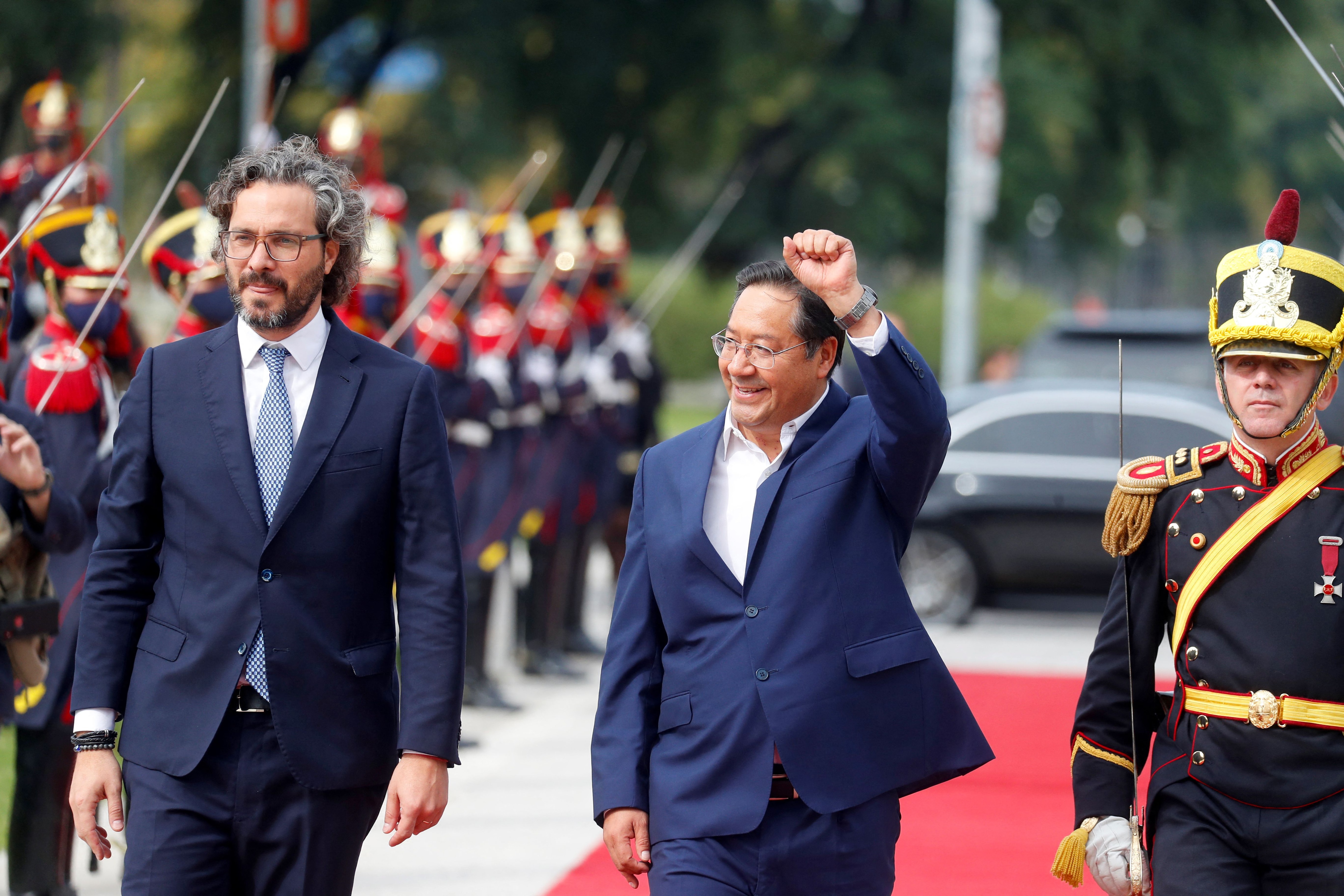 EL canciller Santiago Cafiero junto al presidente de Bolivia, Luis Arce, en 2022. El funcionario argentino solicitó información sobre la presencia de Irán en el país vecino. REUTERS/Agustin Marcarian