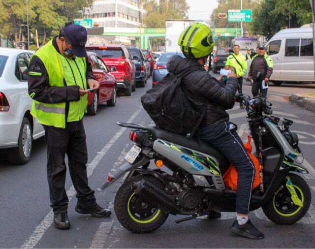 Semovi ofrece descuento en placas para moto en CDMX