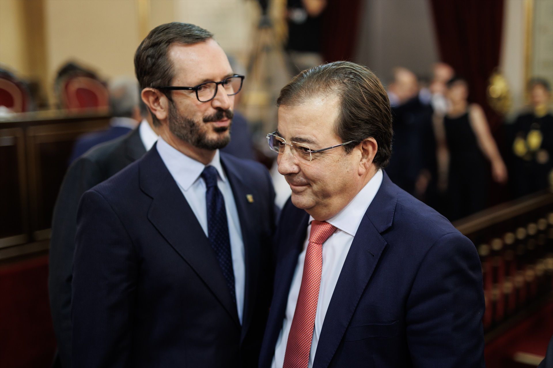 Guillermo Fernández Vara y Javier Maroto en el Senado, en la Sesión Constitutiva.
(Alejandro Martínez Vélez / Europa Press)