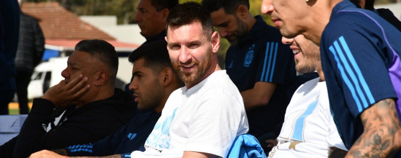 Ante la presencia de Messi y con un campeón del mundo como capitán, el Sub 23 de Argentina derrotó 2-1 a Bolivia