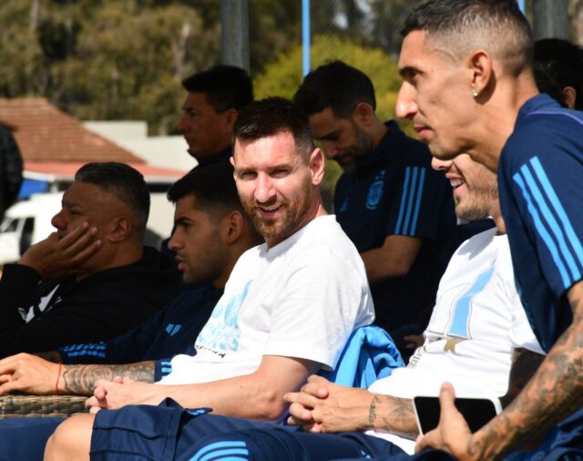 Ante la presencia de Messi y con un campeón del mundo como capitán, el Sub 23 de Argentina derrotó 2-1 a Bolivia