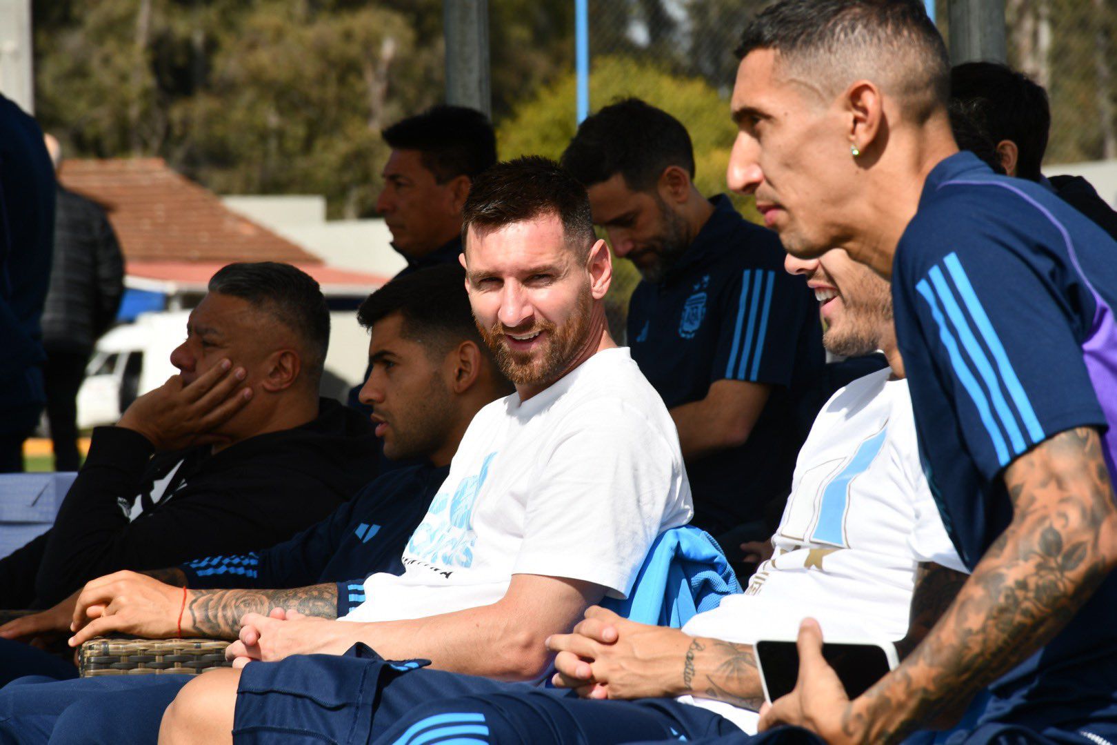 Lionel Messi mirando Argentina Sub 23