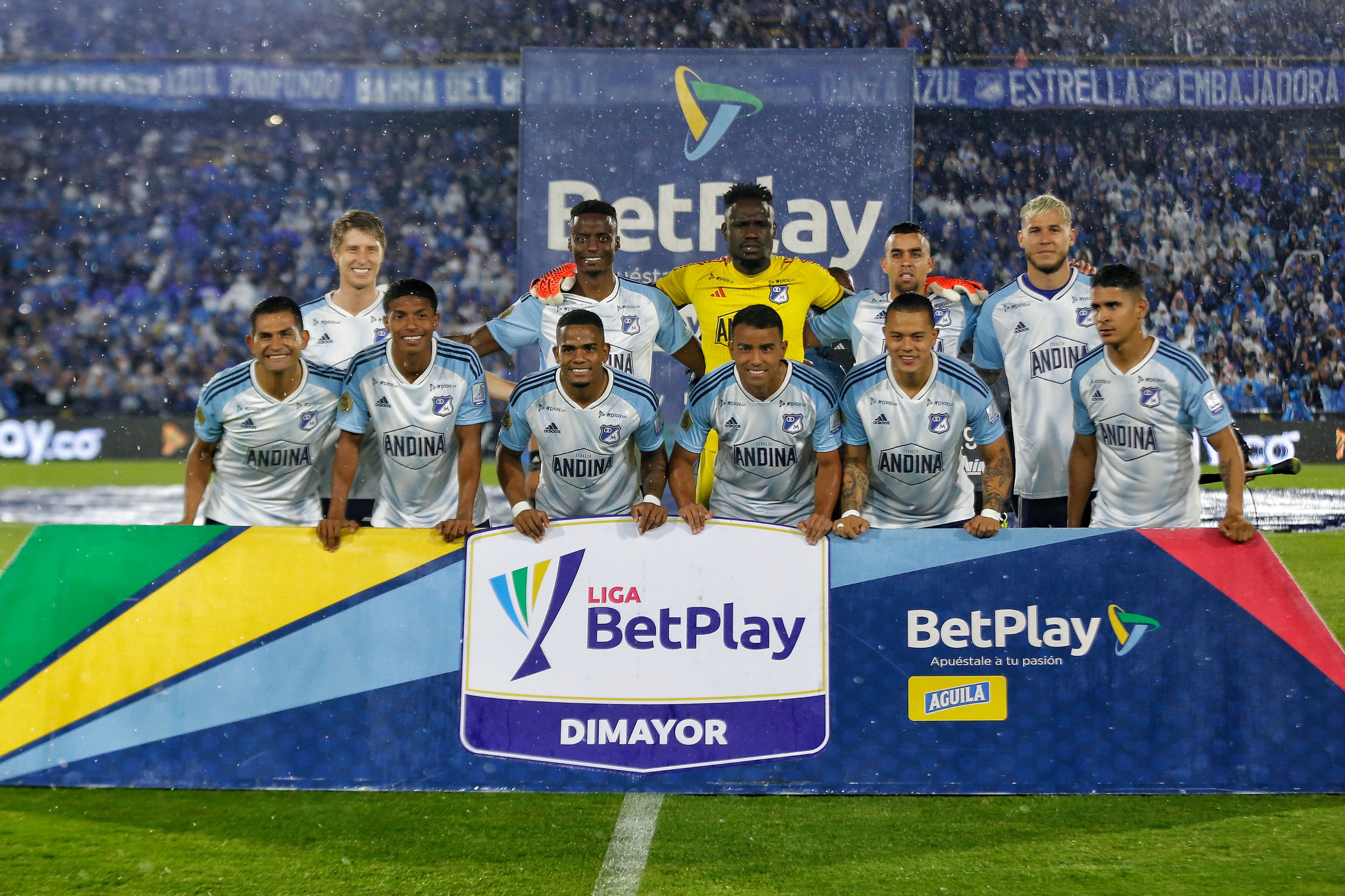 Millonarios perdió el clásico de la Fecha 10 ante Independiente Santa Fe tras quedarse con nueve jugadores en la cancha - crédito Camila Díaz/Colprensa