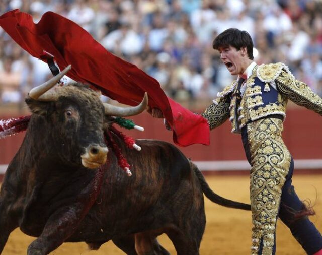 El torero Esaú Fernández, imputado por un presunto delito sexual tras la denuncia de una menor de 16 años