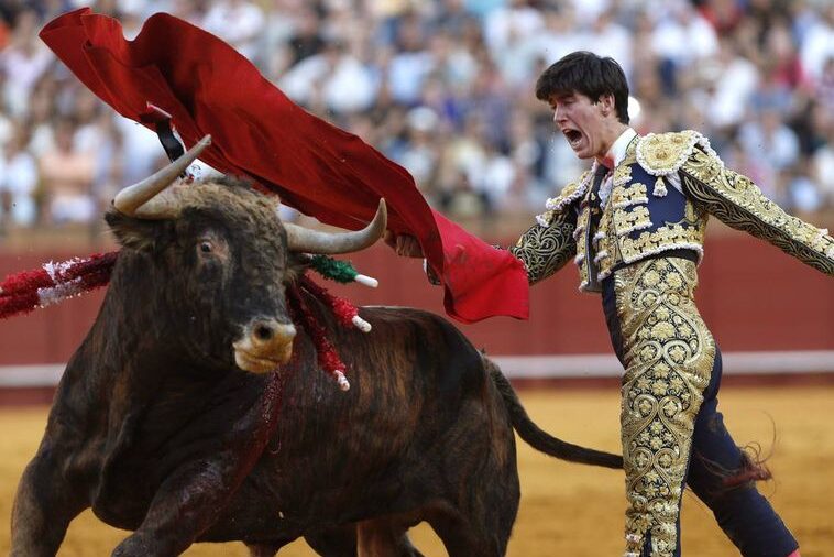 El torero Esaú Fernández, imputado por un presunto delito sexual tras la denuncia de una menor de 16 años
