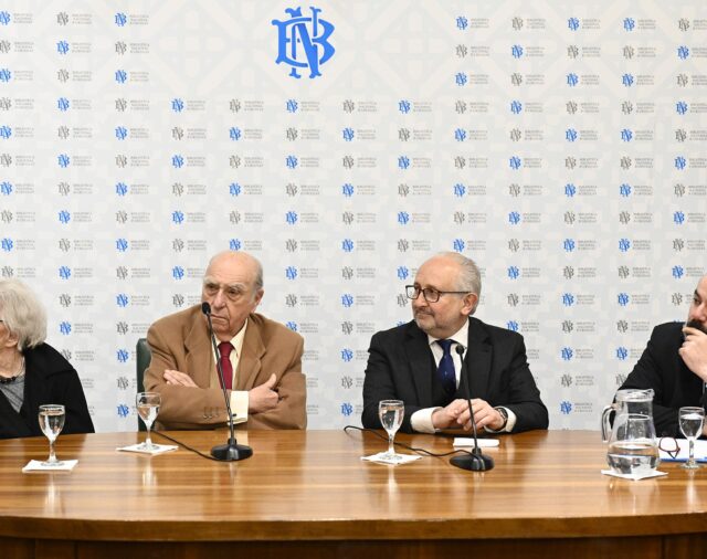 Incidentes en un homenaje en Uruguay delante del ex presidente Julio María Sanguinetti