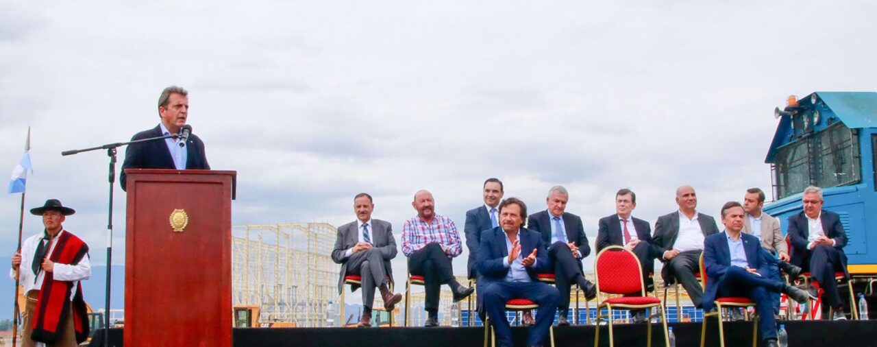 Sergio Massa se mostró con dos gobernadores radicales y reiteró: “Voy a llamar a un gobierno de unidad nacional”