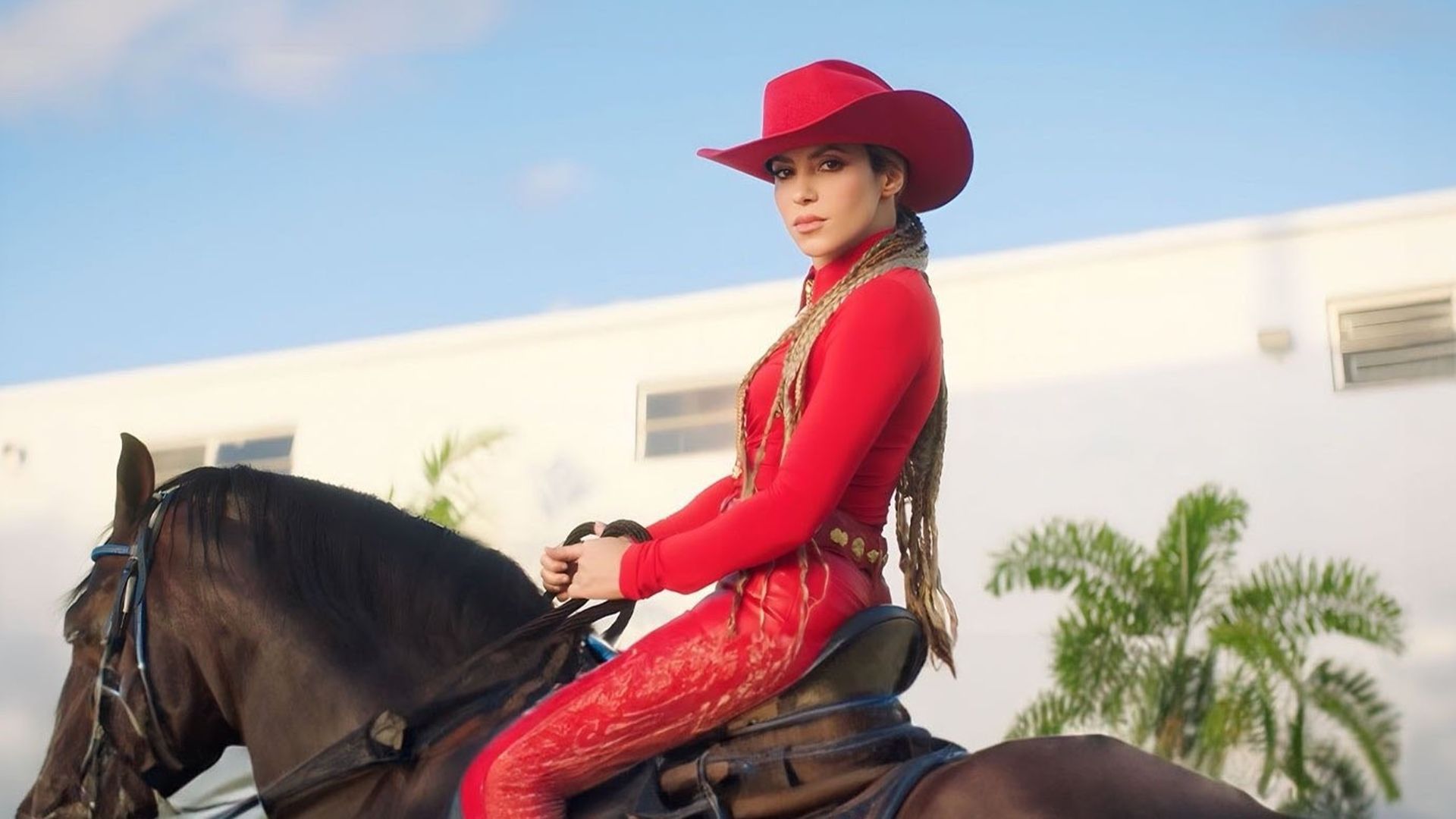 Shakira de rojo