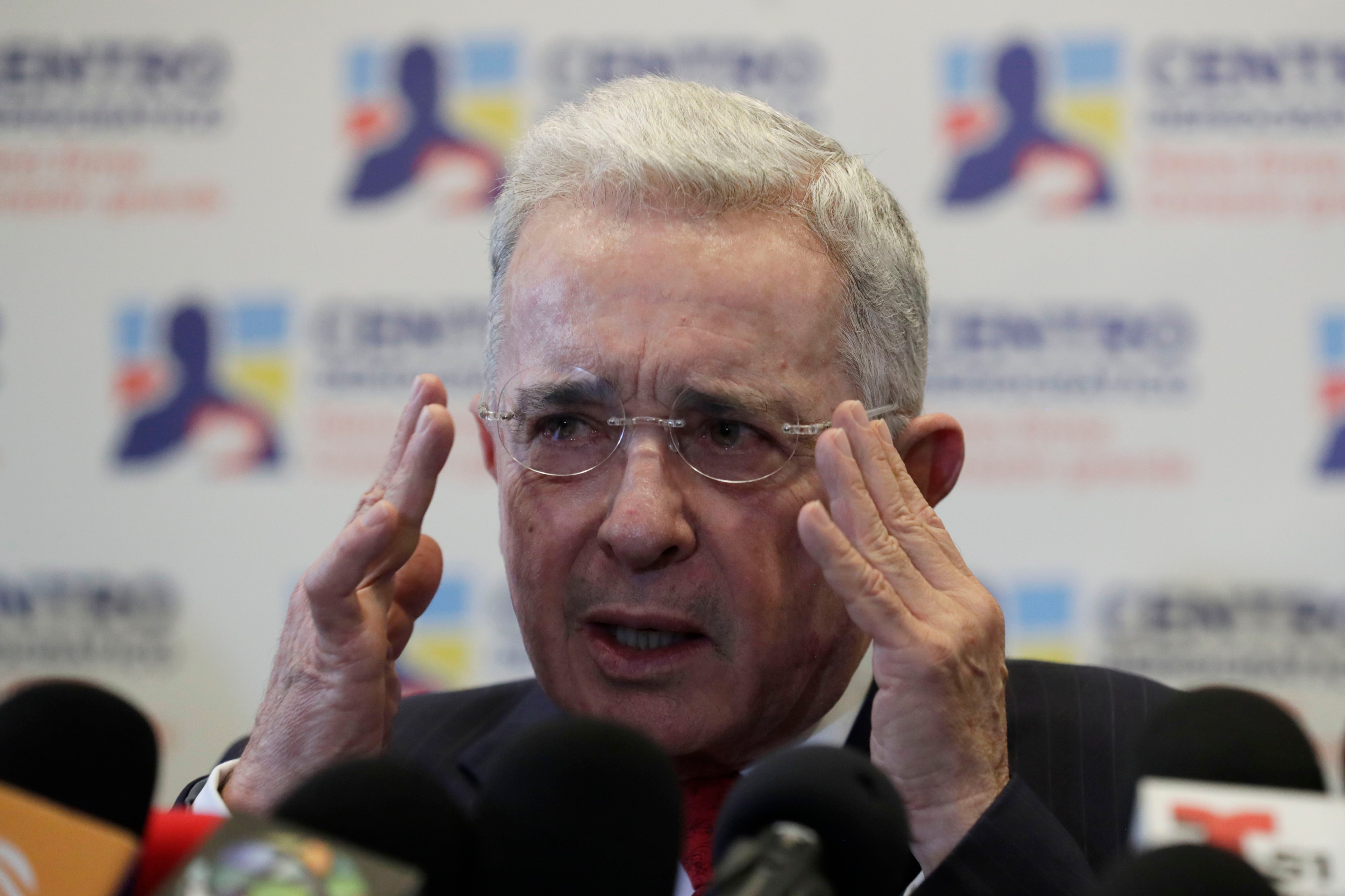 El Tribunal Superior de Bogotá definirá si precluye o no el caso contra el expresidente colombiano Álvaro Uribe Vélez - crédito Carlos Ortega/EFE