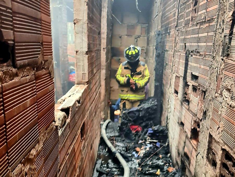 Las autoridades reportaron que ninguna persona terminó lesionada. Cortesía: Bomberos Bogotá.