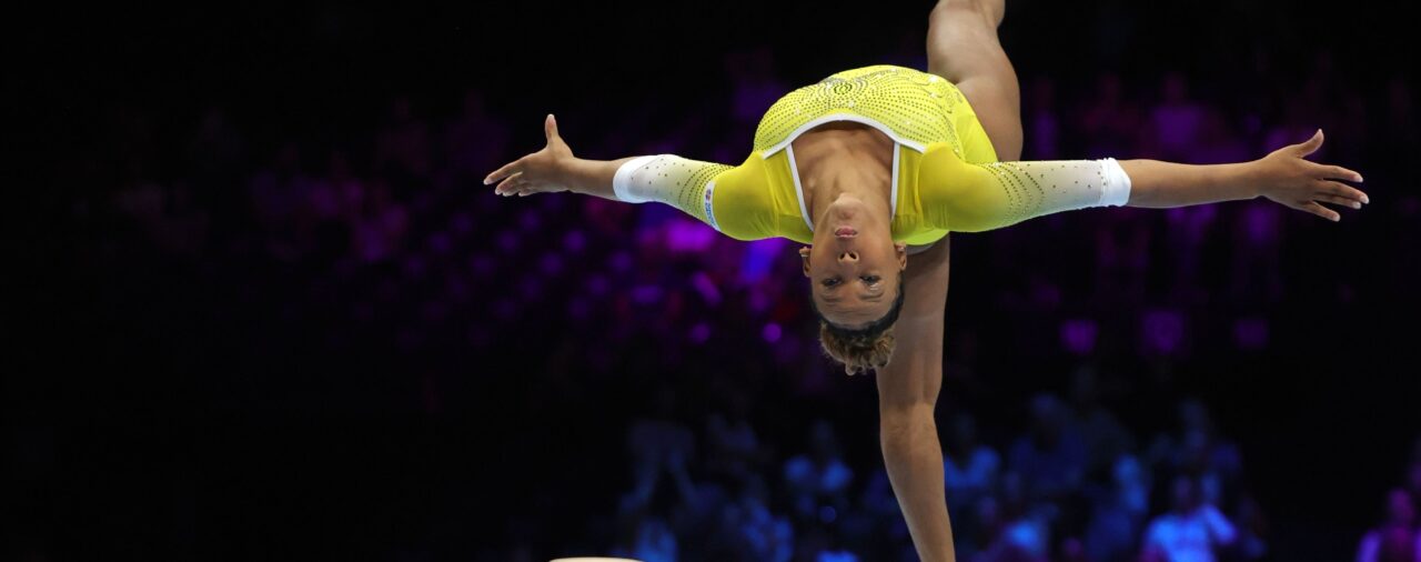 La gimnasta brasileña Rebeca Andrade no hará suelo ni individual completo en Santiago