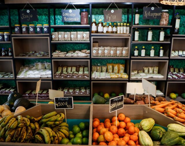 Los supermercados hacen caja con los productos ecológicos: Carrefour y Alcampo los venden hasta un 130% más caros
