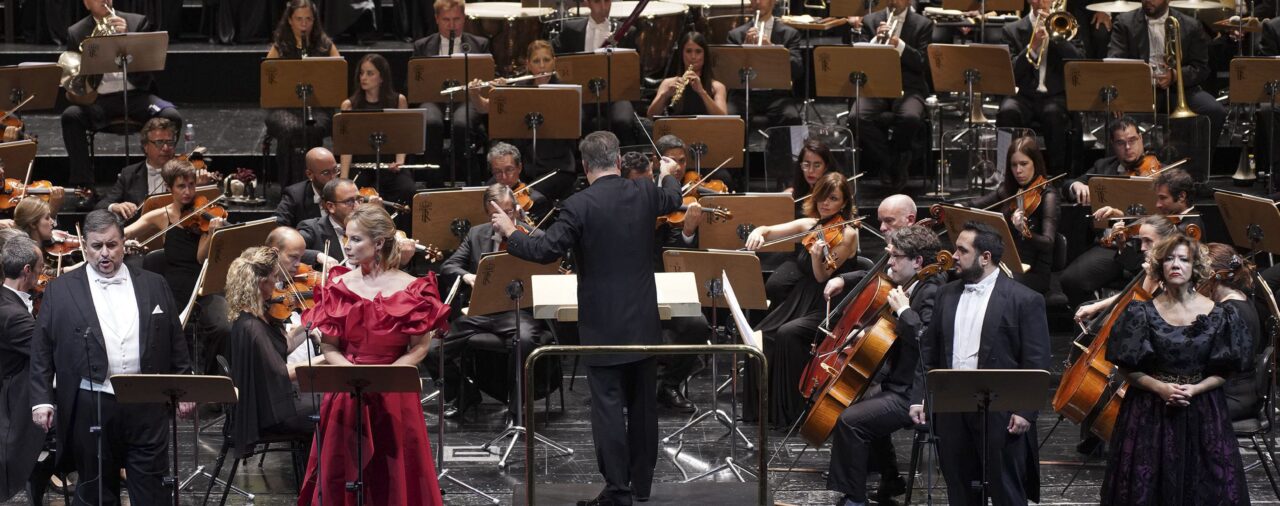 "Luisa Fernanda" pone "a la sombra de una sombrilla" al Teatro Real entre ovaciones
