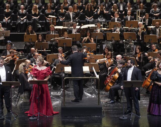 "Luisa Fernanda" pone "a la sombra de una sombrilla" al Teatro Real entre ovaciones