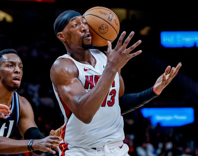 113-118. Sufrida victoria de los Heat en San Antonio