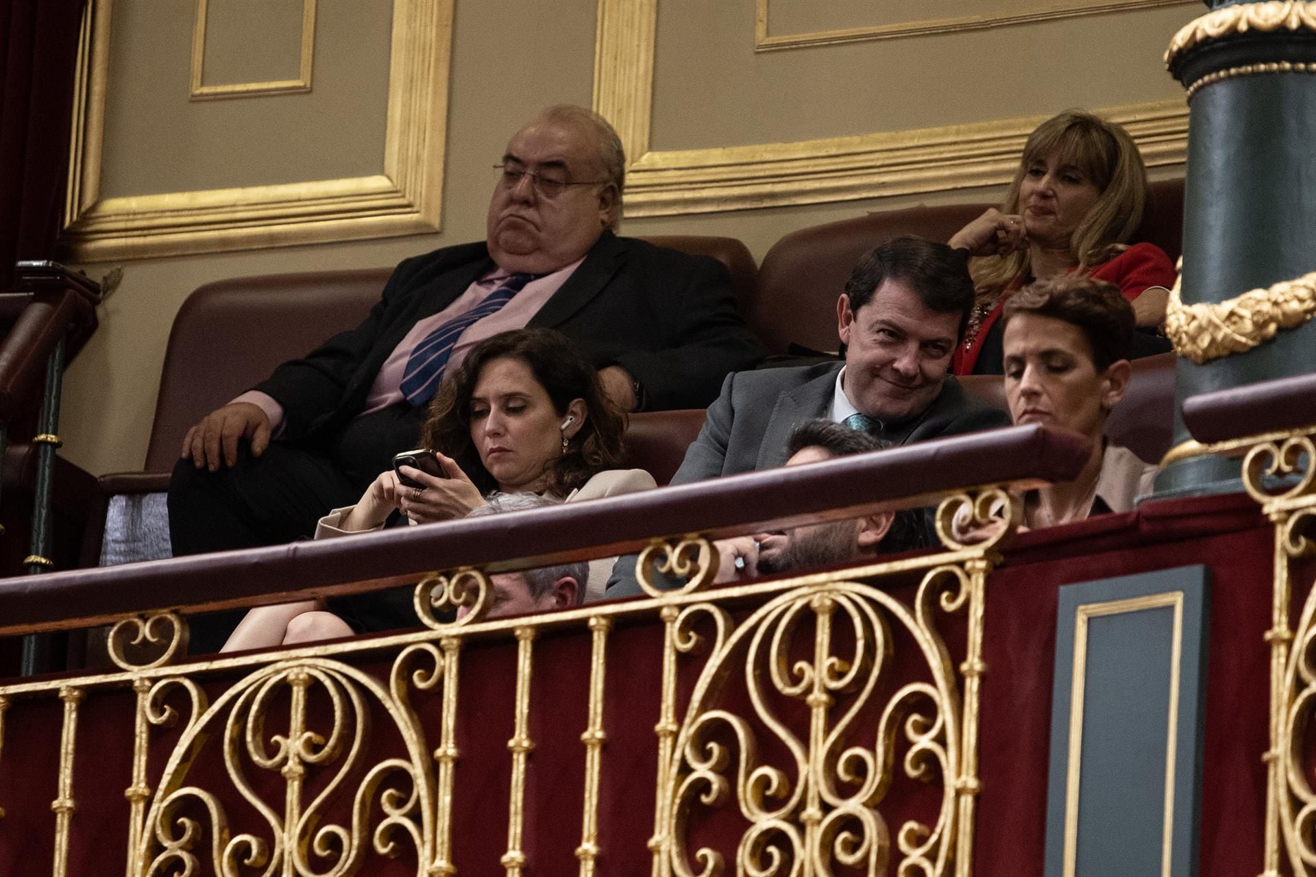 La presidenta de la Comunidad de Madrid, Isabel Díaz Ayuso, en la tribuna de invitados del Congreso - Alejandro Martínez Vélez - Europa Press