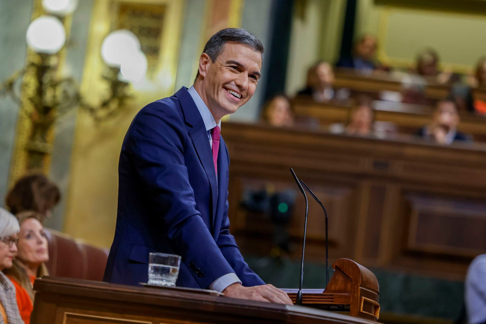El secretario general del PSOE y presidente del Gobierno en funciones, Pedro Sánchez, interviene durante el primer día del debate de investidura, en el que expone su nuevo programa de Gobierno y pide la confianza a la Cámara para revalidar su mandato en la Moncloa, este miércoles en el Congreso de los Diputados en Madrid. EFE/ Daniel González