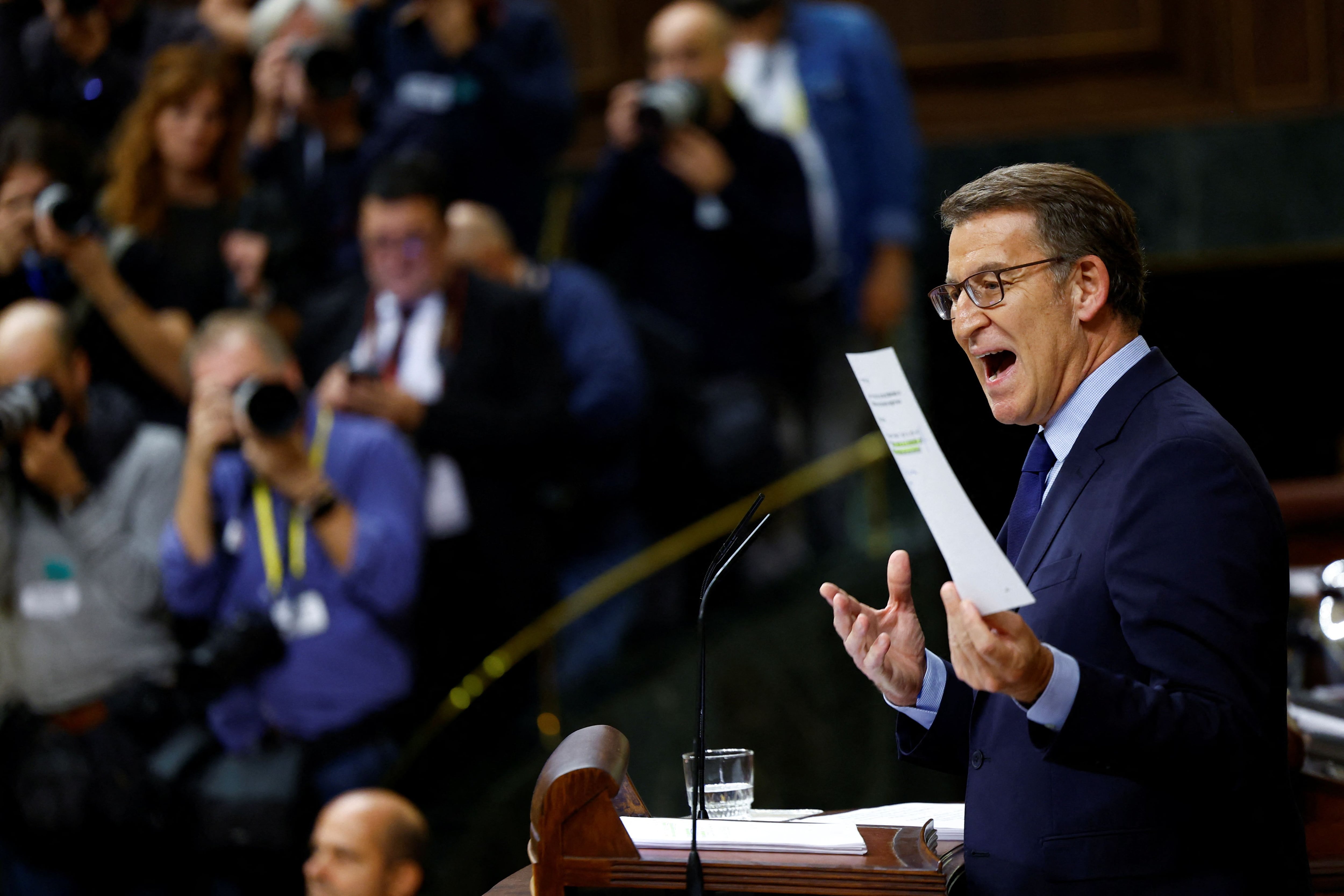 Alberto Nuñez Feijóo, en su réplica a Pedro Sánchez en la sesión de investidura. (REUTERS/Susana Vera)