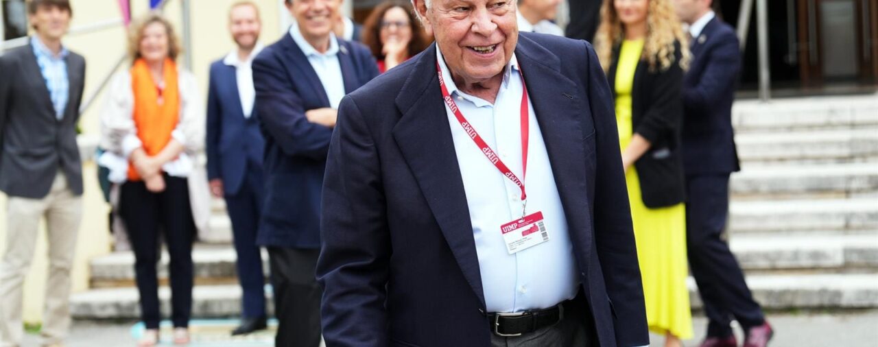 Felipe González pide condenar sin "ningún tipo de duda" los actos violentos en las protestas contra las sedes del PSOE