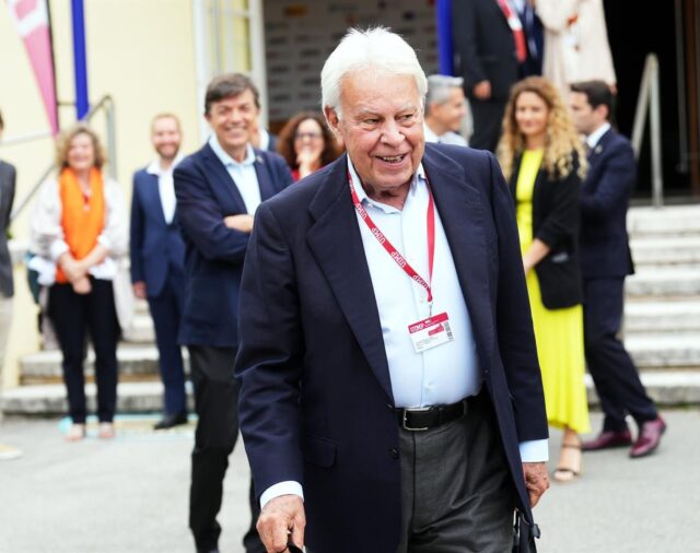 Felipe González pide condenar sin "ningún tipo de duda" los actos violentos en las protestas contra las sedes del PSOE